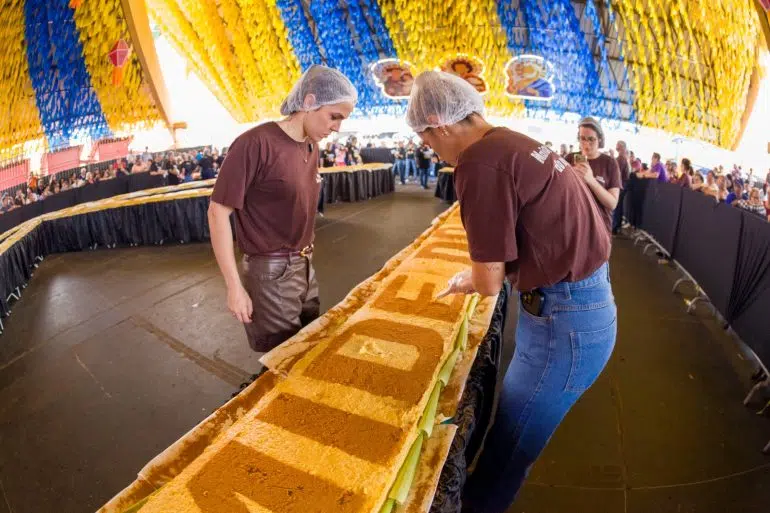 Campina Grande bate novos recordes de quadrilha junina e bolo de milho boloo