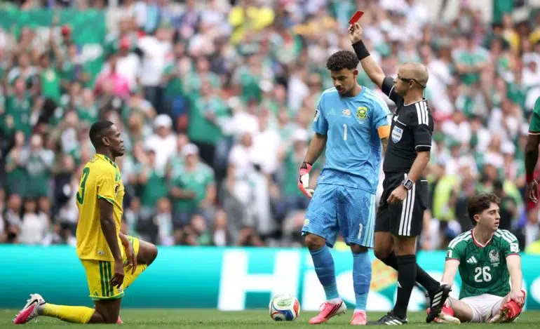 México bate África do Sul com festa e chuva de cartões vermelhos na Copa mexico x africa wilton pereira