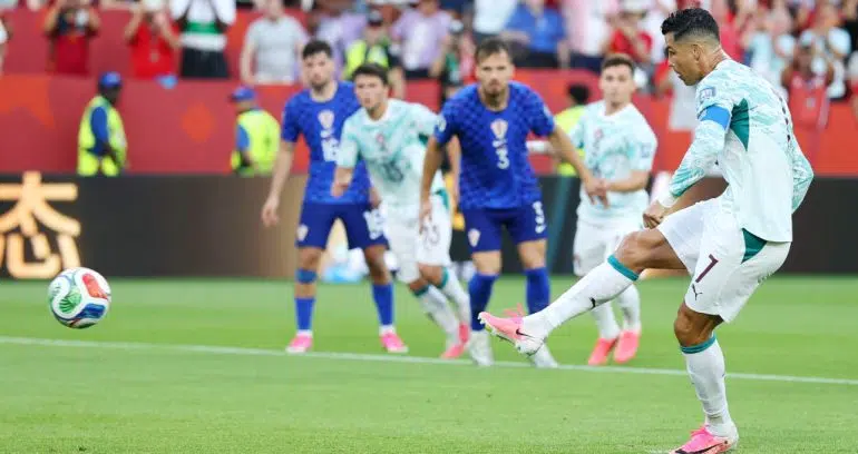 Cristiano Ronaldo marca, Portugal vira sobre a Croácia e avança na Copa croacia x portual copa