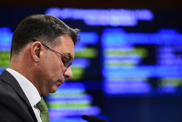 Missão pede investigação sobre filiação falsa de Flávio Bolsonaro ao partido