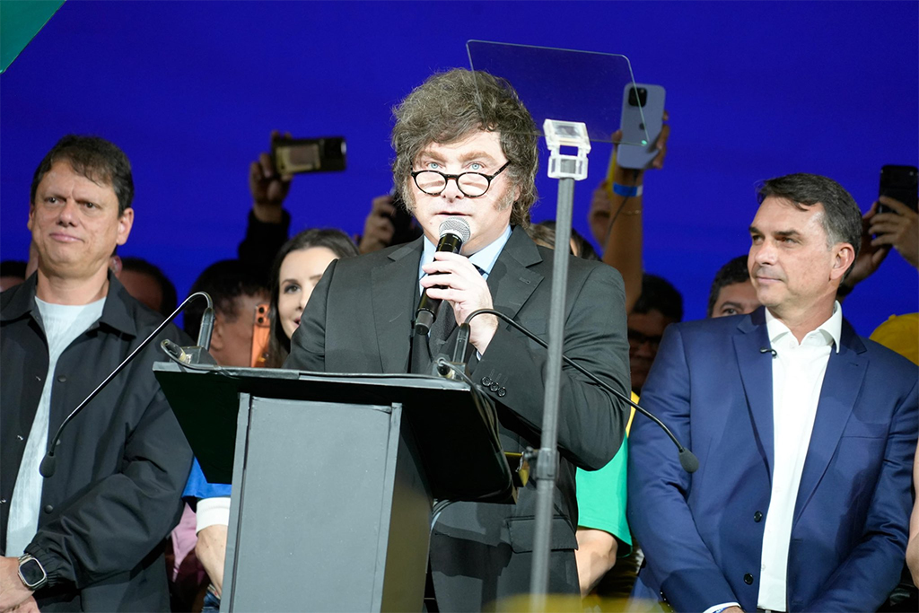 Ajuste fiscal de Milei reduz pela metade novos aposentados na Argentina