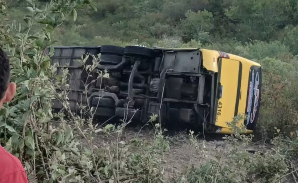 Acidente com romeiros provoca mortes e deixa 21 pessoas feridas