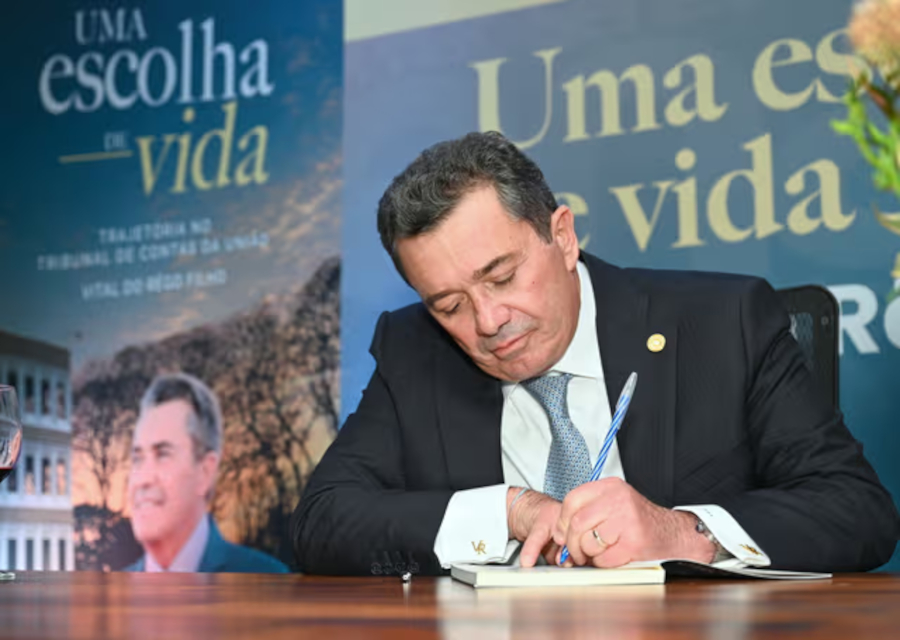 Ministro paraibano lança livro sobre sua trajetória no TCU