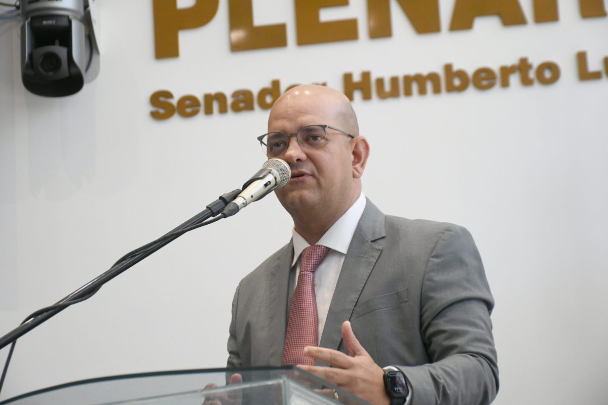 Líder da bancada de apoio ao governo Léo detalha reunião de alinhamento