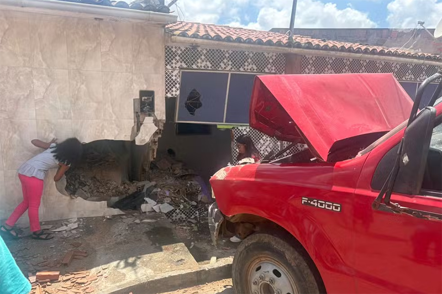 Canetas emagrecedoras ligadas a risco muscular e caminhão desgovernado que destruiu casas