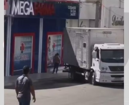 Caminhão perde o freio e atropela mulher no Sertão da PB