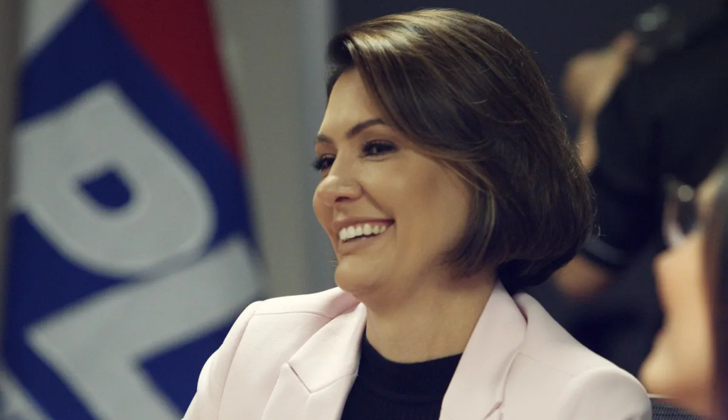 Michelle Bolsonaro vai disputar o Senado e bota um irmão como suplente