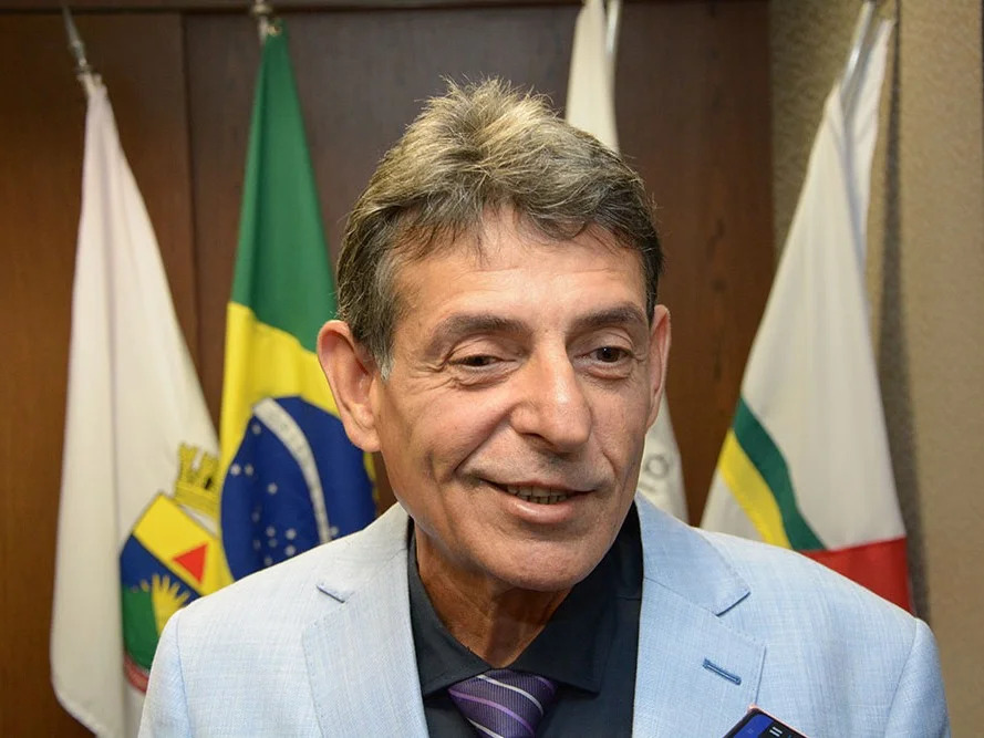 Desembargador que virou assunto nacional recebe acima do teto