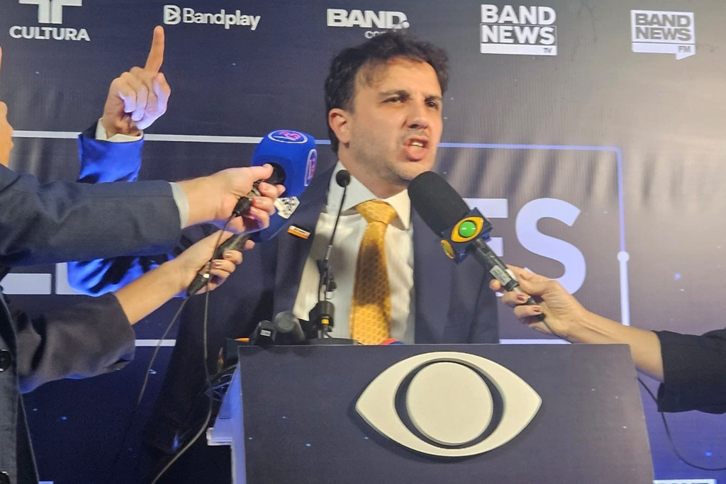 Renan Santos afirma em debate que não quer voto de quem apoia Lula