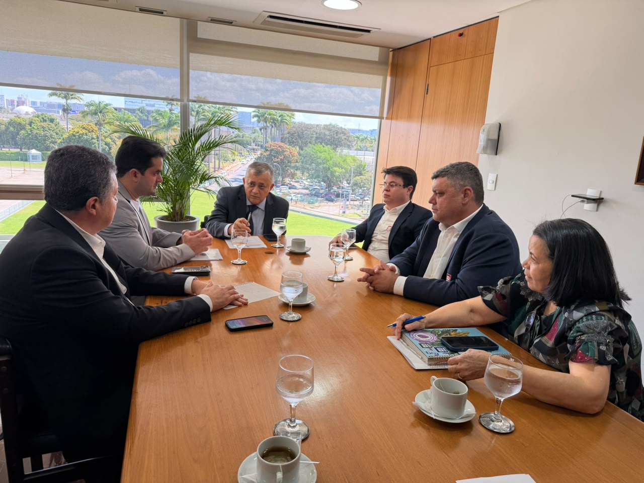 Famup se reúne com ministro para conversar sobre PECs em defesa do FPM
