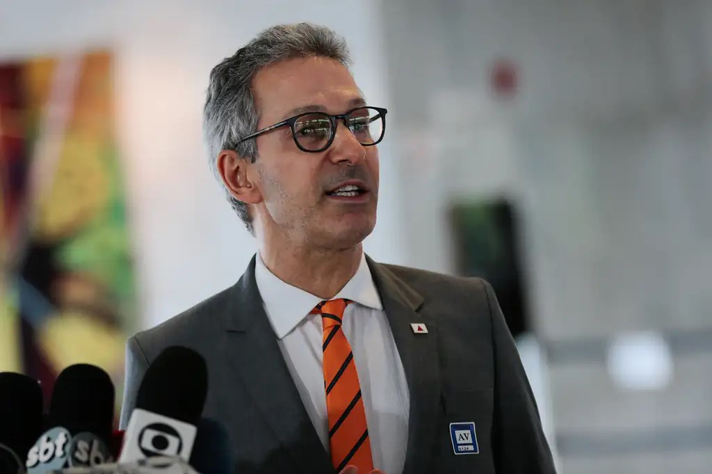 Romeu Zema propõe saída do Brics e redução de supersalários e de impostos
