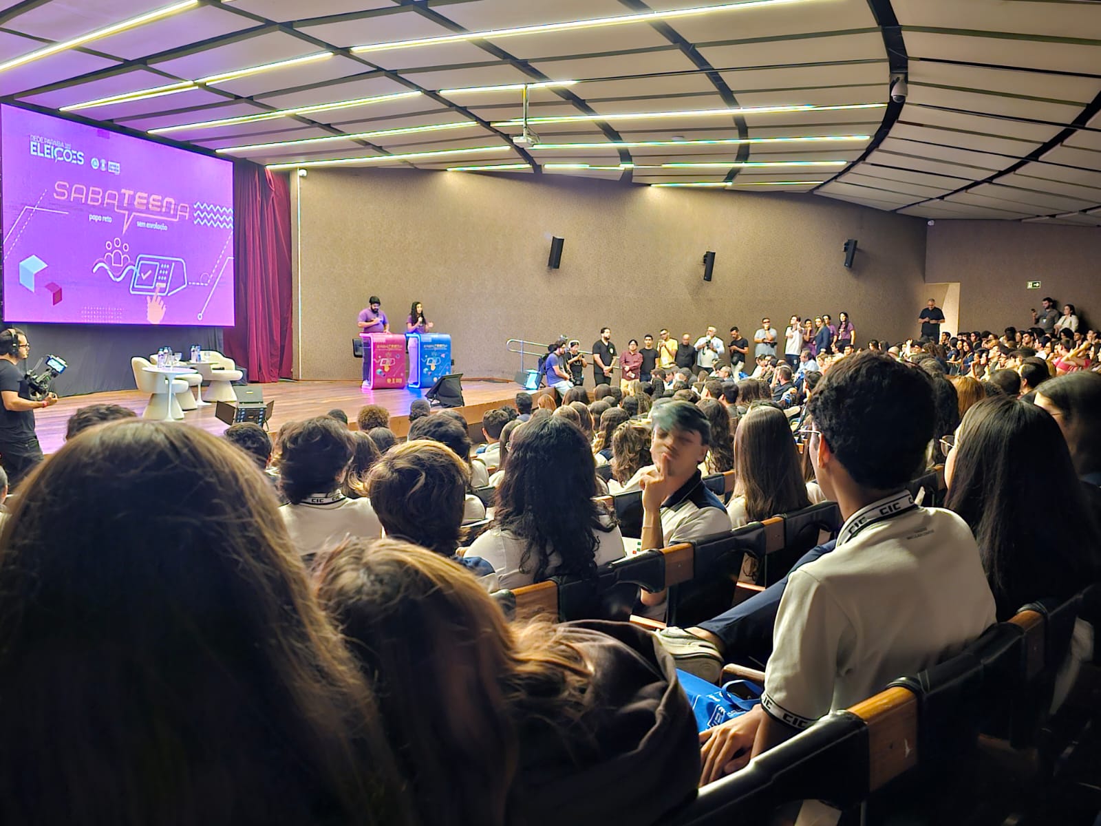 Centenas de jovens participam do SabaTEENa
