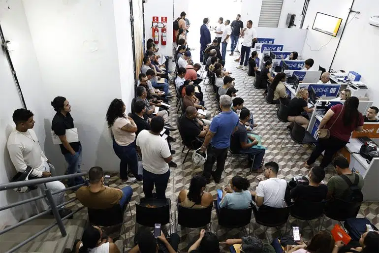 Passaporte retido, repercussão da vitória de Lula e mais de 600 vagas de emprego sine joao pessoa