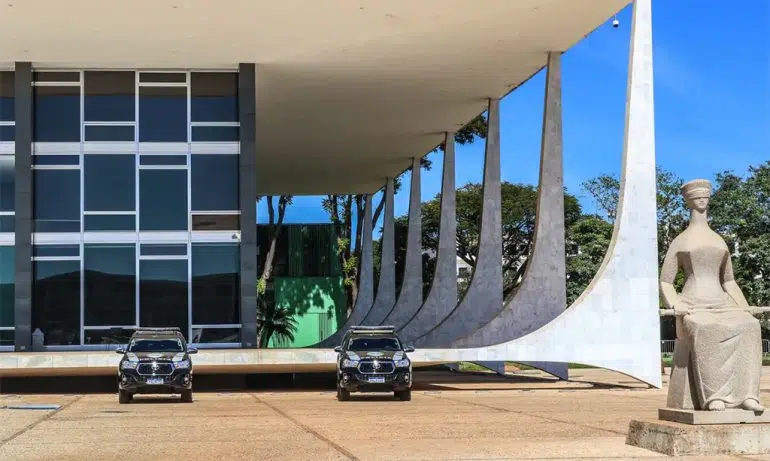 O que você precisa saber: operações da PF, debate eleitoral e mudanças nos voos stf