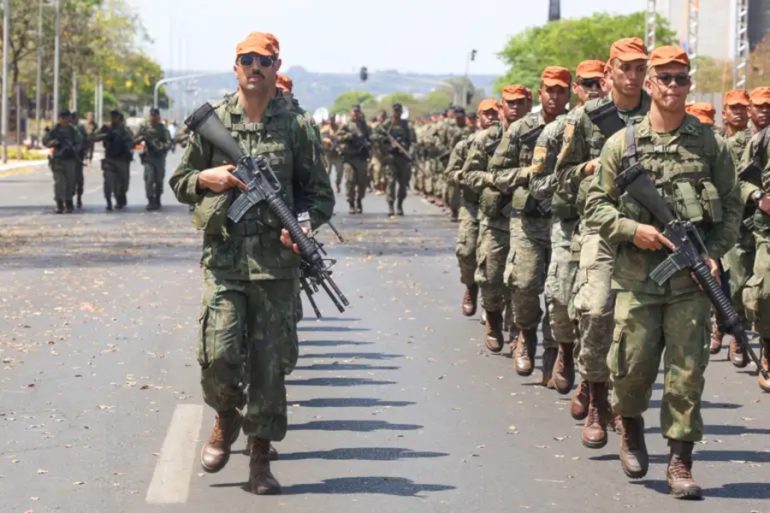 Cúpula dos poderes participa do desfile do 7 de Setembro em Brasília DESFILE