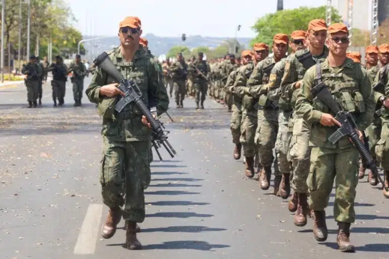 Cúpula dos poderes participa do desfile do 7 de Setembro em Brasília DESFILE