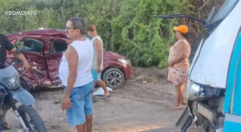 Polêmica na política, prisões inusitadas e leilão de luxo: resumo do dia acidente entre carro e onibus em caapora