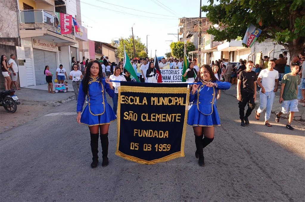 Desfile em distrito encerra programação da Semana da Pátria em Campina