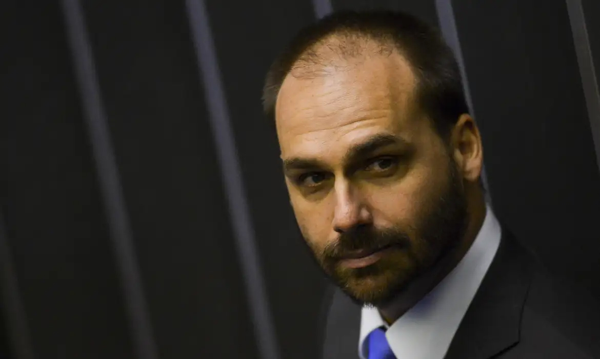 Eduardo Bolsonaro é demitido pelo Ministério da Justiça por abandono de cargo