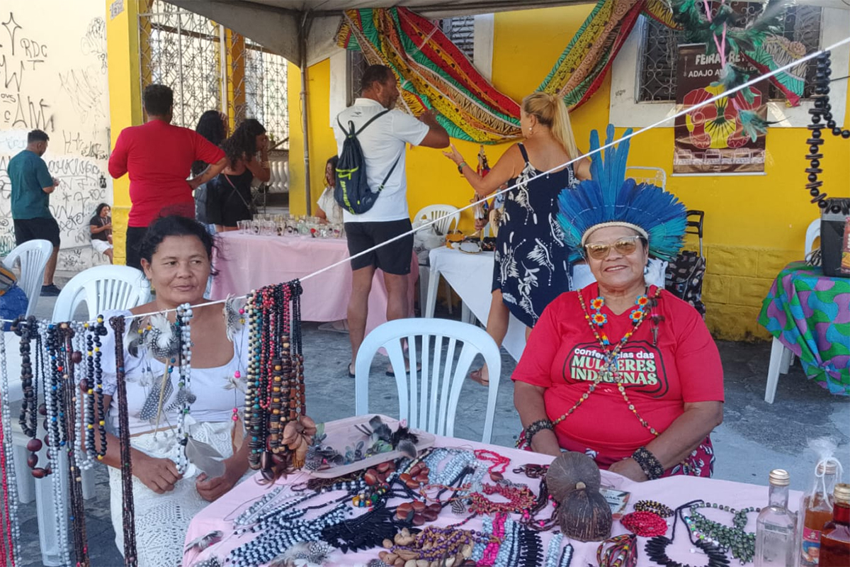 Indígenas potiguaras integram Feira de Artistas Pretas e Pretos em João Pessoa