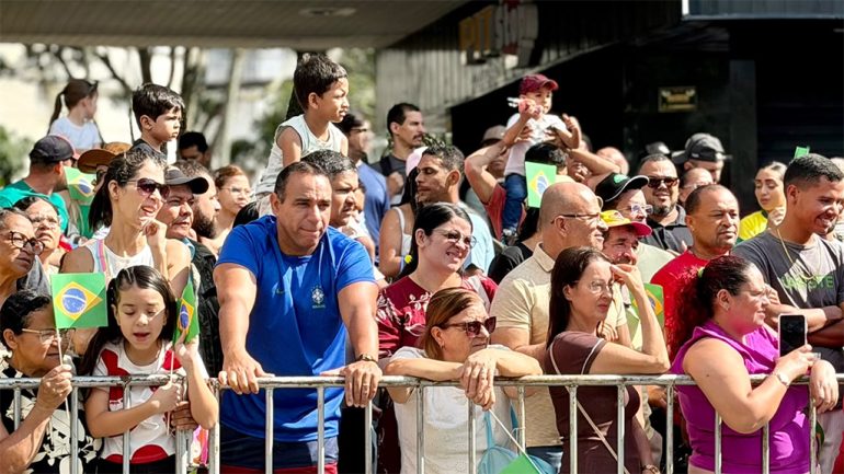 Veja imagens do desfile do Dia da Pátria em Campina Grande publico desfile de 7 de setembro em campina grande