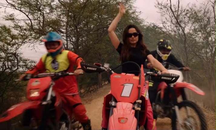 “Cangaceira”: Juliette ‘sequestra’ noivo em vídeo antes do casamento