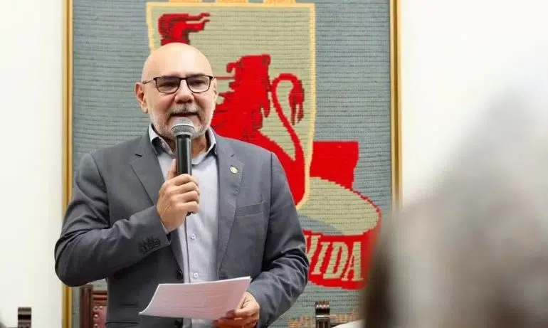 Incêndio na UFPE: Reitor estima prejuízo em cerca R$ 100 milhões alfredo gomes