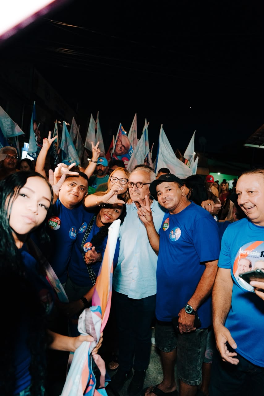 Cícero renova confiança durante caminhada em João Pessoa