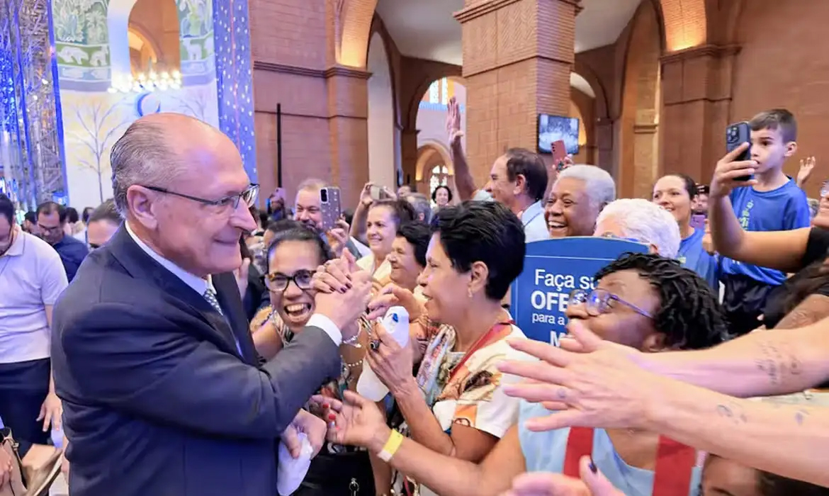 No santuário de Aparecida, Alckmin pede isenção da Justiça Eleitoral