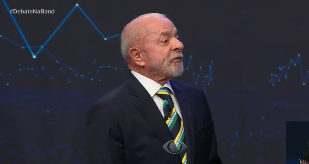 Presidente Lula é alvo de xingamentos na chegada à Band
