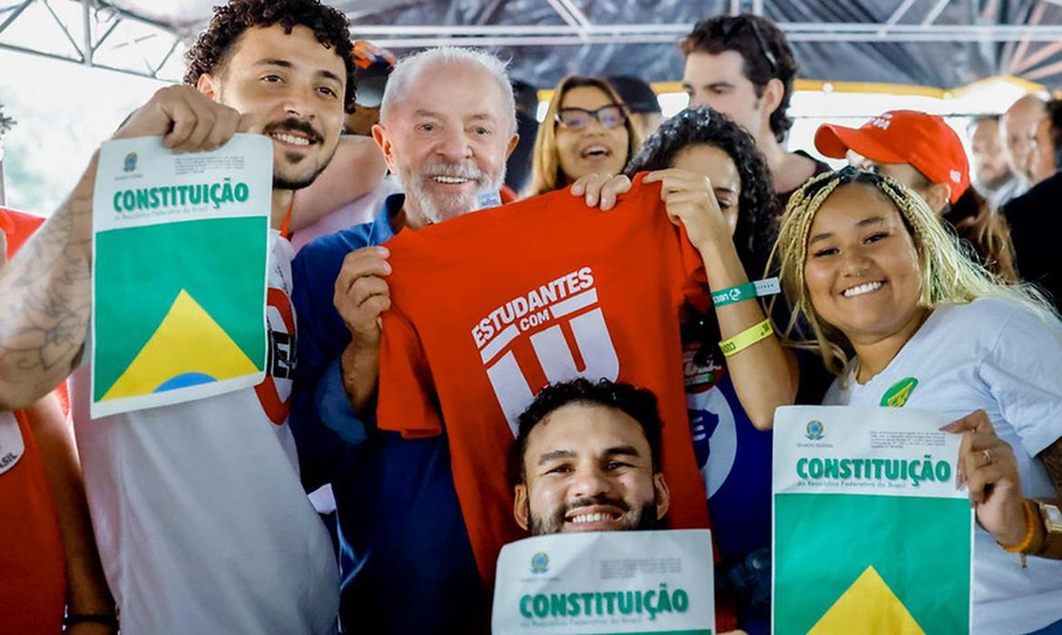 Programa “Pé-de-Meia”: Lula garante versão universitária caso seja reeleito